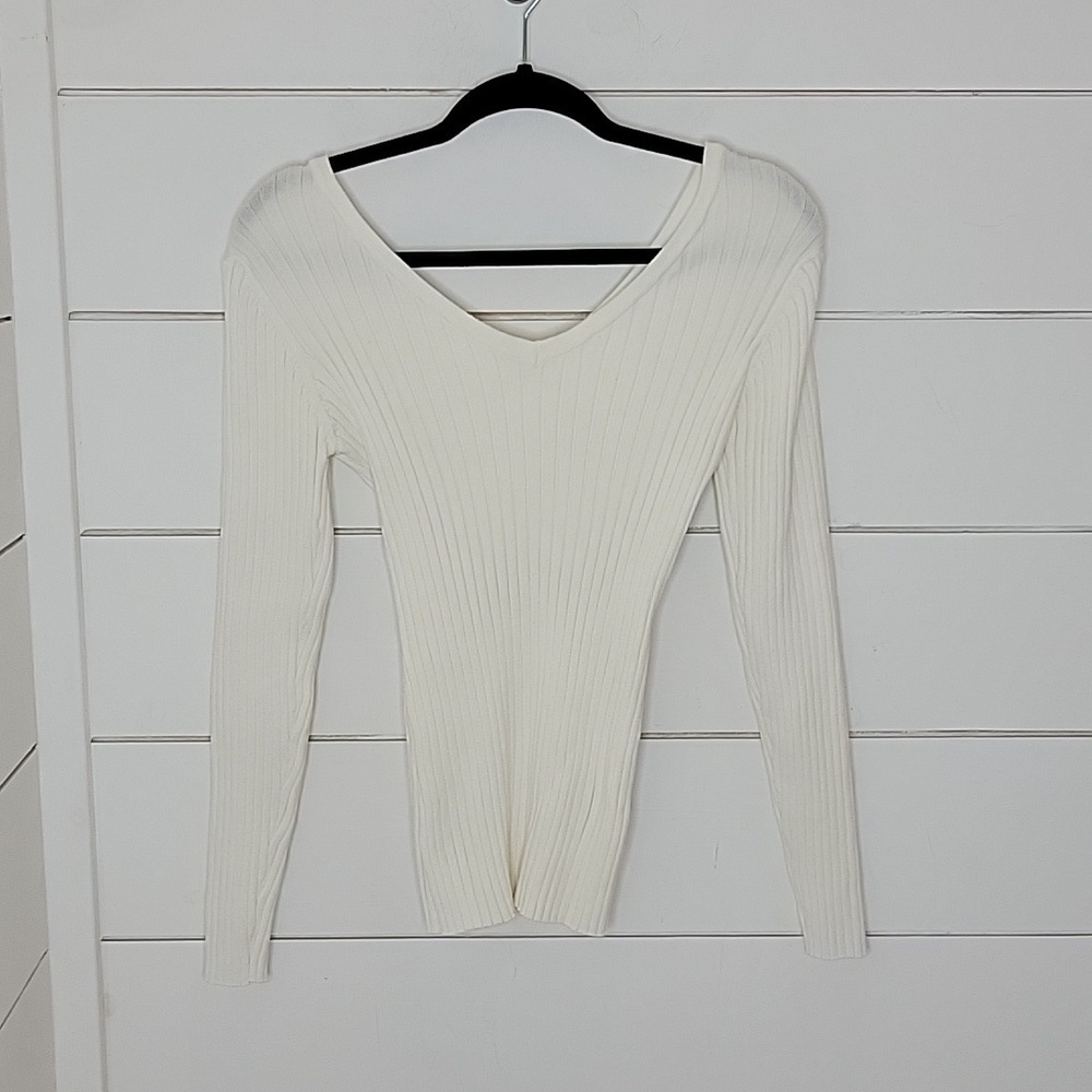 BOUTIQUE large ribbed white v neck sweater
